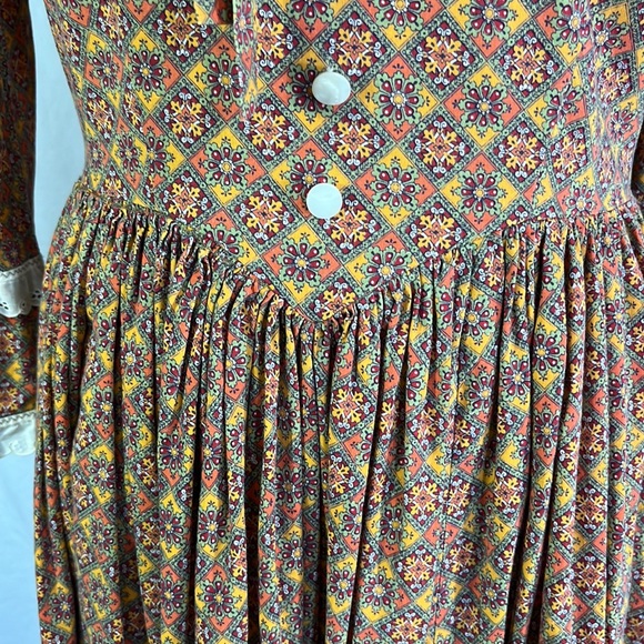 Vintage Handmade Prairie Dress with Matching Bonnet - Picture 4 of 12